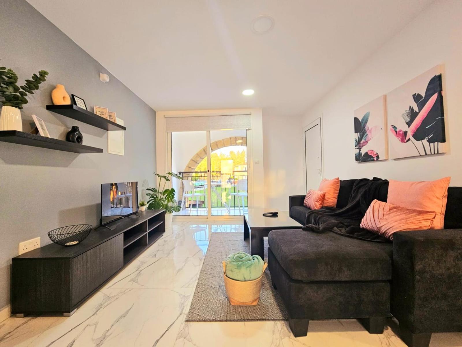 1Bd Beach Apartment Paphos ภายนอก รูปภาพ