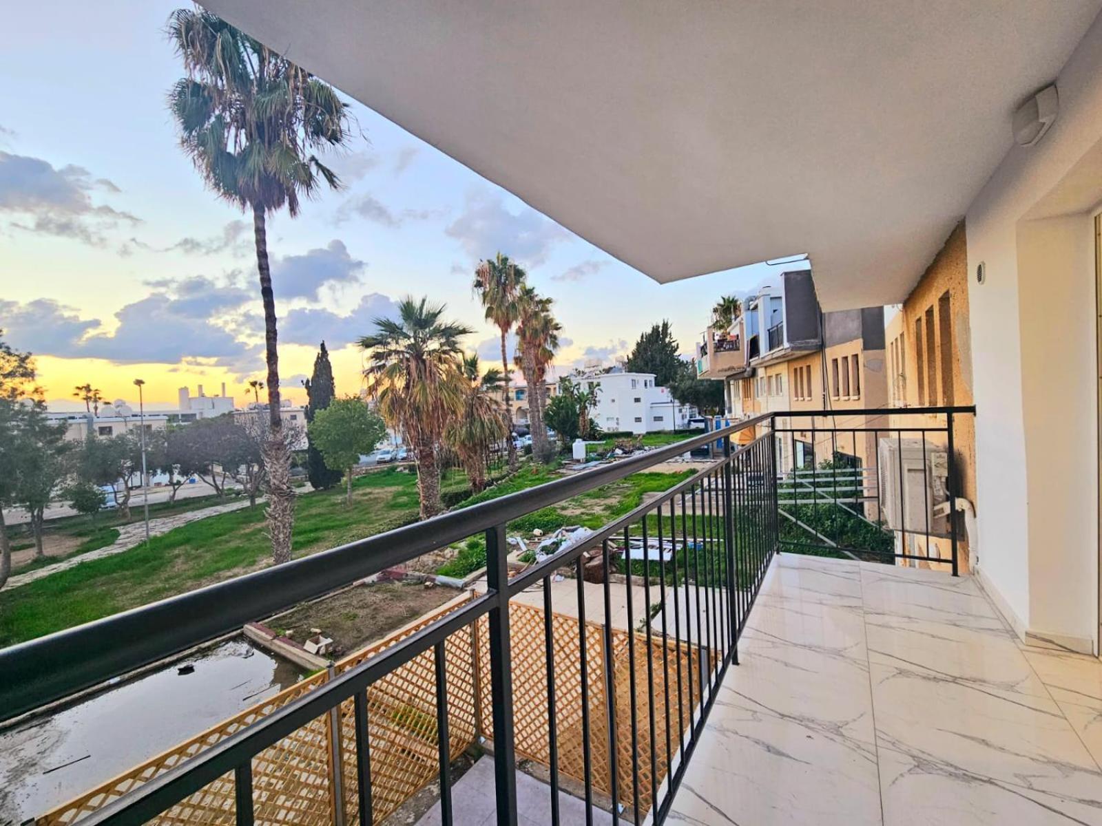 1Bd Beach Apartment Paphos ภายนอก รูปภาพ