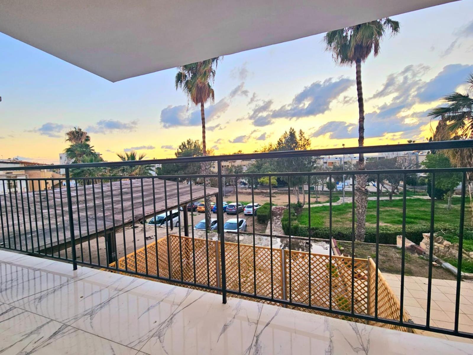 1Bd Beach Apartment Paphos ภายนอก รูปภาพ